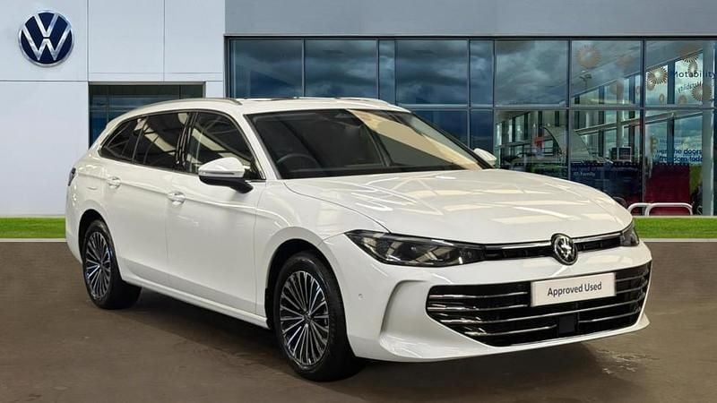 Used VW Passat Elegance 204 HP (150 kW) 2025 Pure white Estate