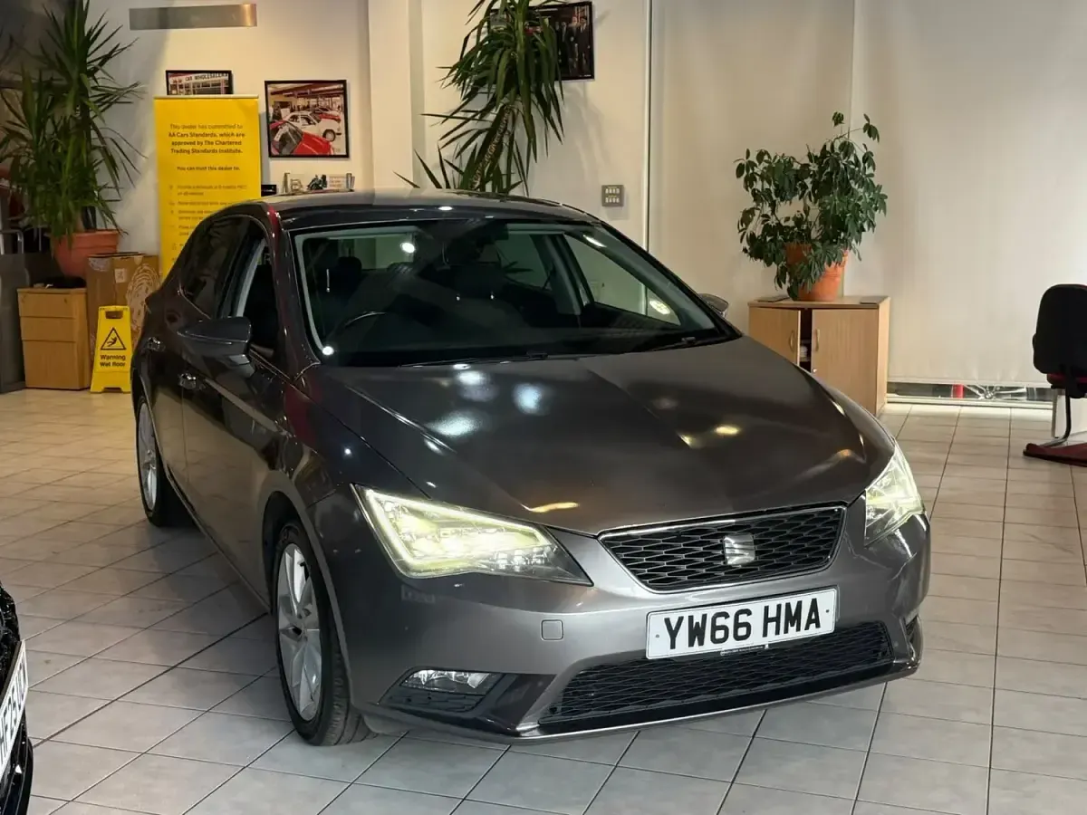 Used Seat Leon SE Dynamic 110 HP (80 kW) 2017 Grey Hatchback