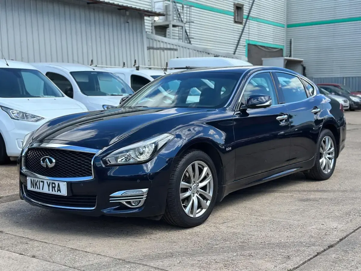 Used Infiniti Q70 Premium 170 HP (125 kW) 2017 Blue Sedan