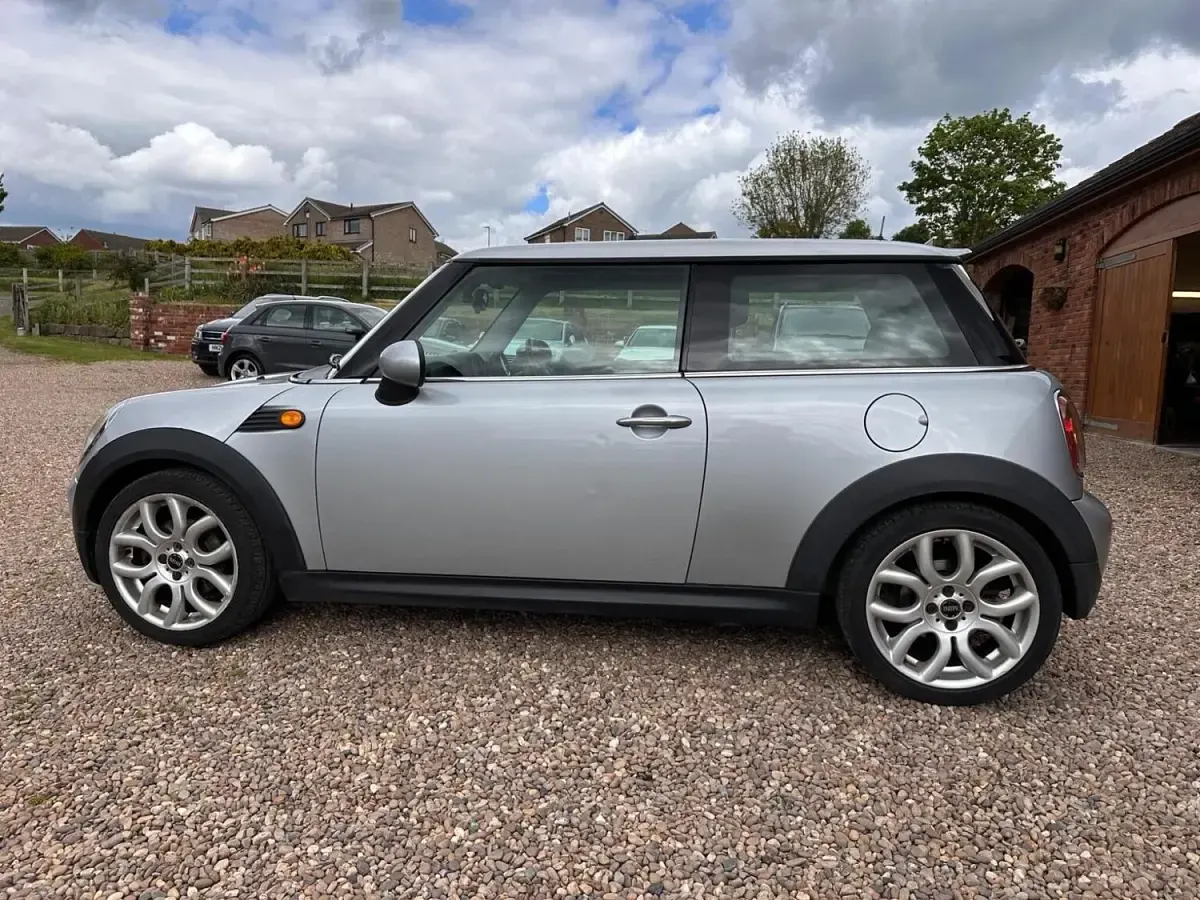 Usado Mini Cooper Hatch 2009 Plateado Utilitario