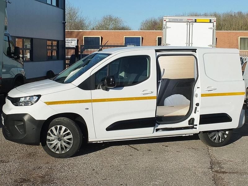 Used Citroën Berlingo 100 HP (73 kW) 2024 White MPV