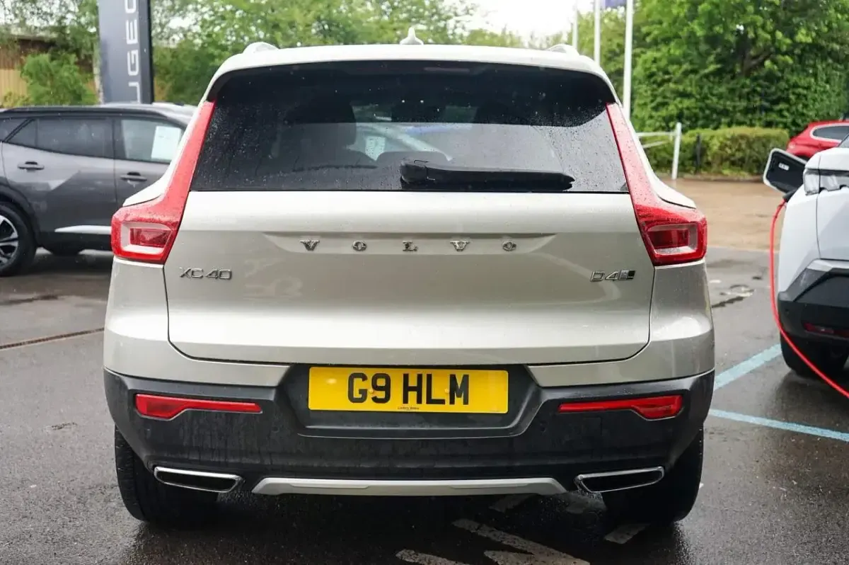 Usado Volvo XC40 Inscription 187 CV (137 kW) 2018 Amarillo SUV