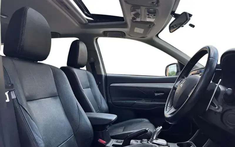 Used Mitsubishi Outlander P-HEV 121 HP (88 kW) 2015 Estate