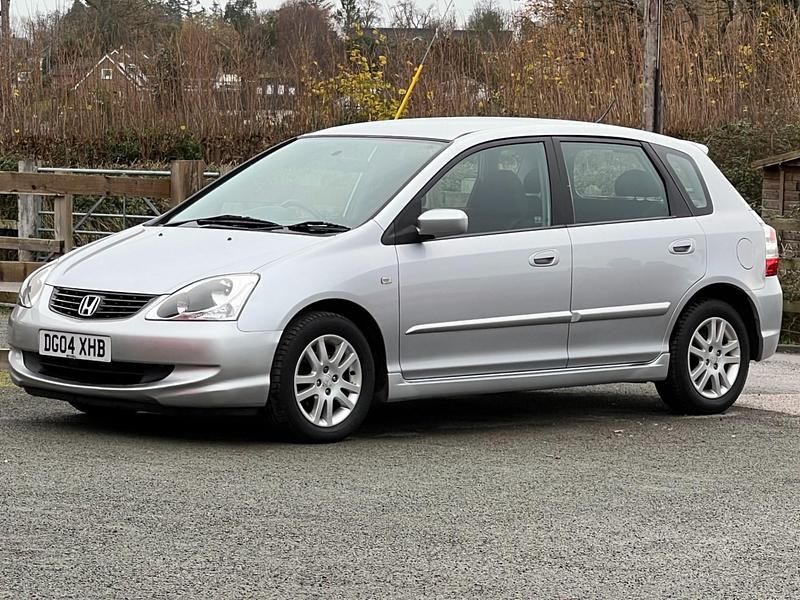 Begagnad Honda Civic SE 108 HK (79 kW) 2004 Silver Halvkombi