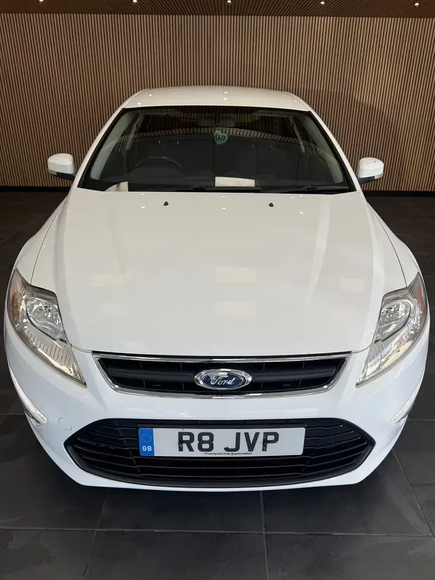Used Ford Mondeo 140 HP (102 kW) 2013 White Hatchback