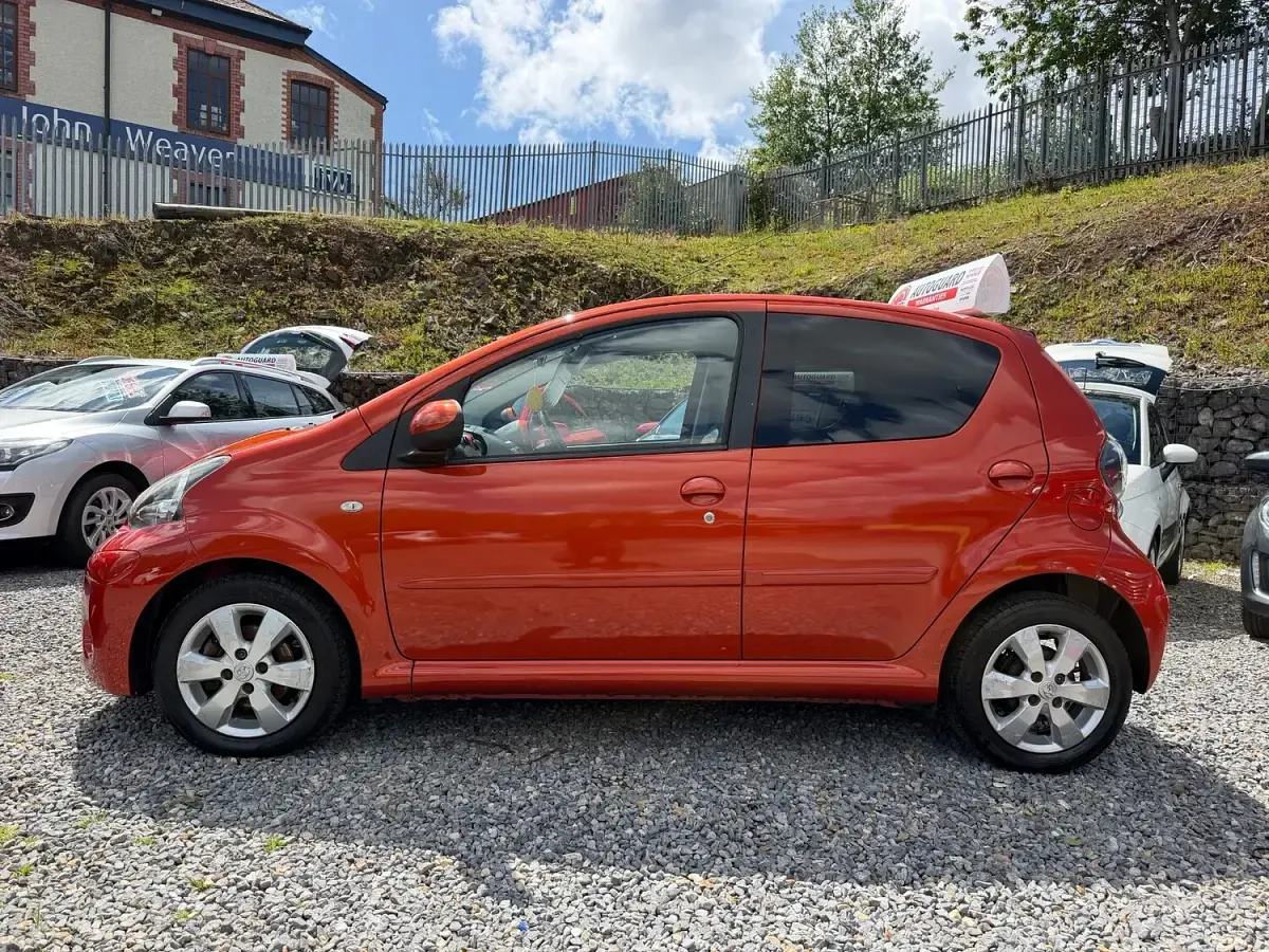 Used Toyota Aygo 68 HP (50 kW) 2012 Red Hatchback