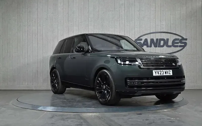 Käytetty Land Rover Range Rover HSE 400 HP (294 kW) 2023 Katumaasturi
