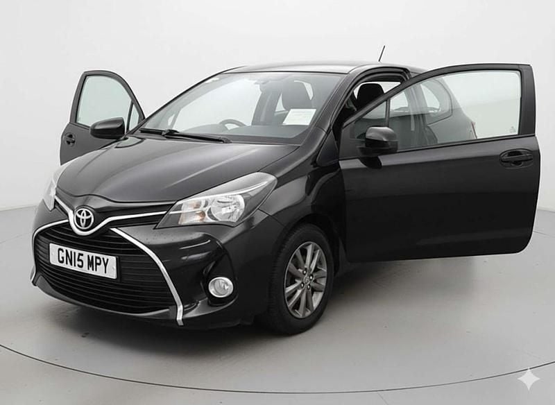 Used Toyota Yaris 2015 Black Hatchback