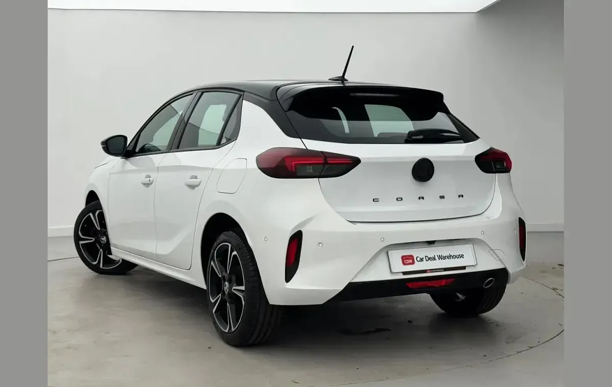 Used Vauxhall Corsa 99 HP (72 kW) 2023 White Hatchback