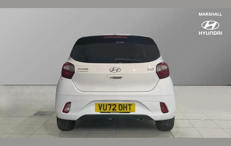 Used Hyundai i10 Premium 84 HP (61 kW) 2022 White Hatchback