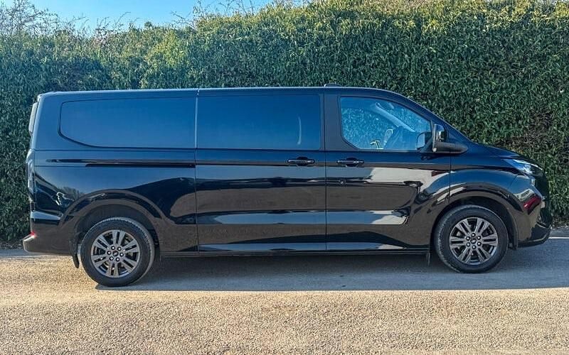 Used Ford Tourneo Titanium 136 HP (100 kW) 2025 MPV