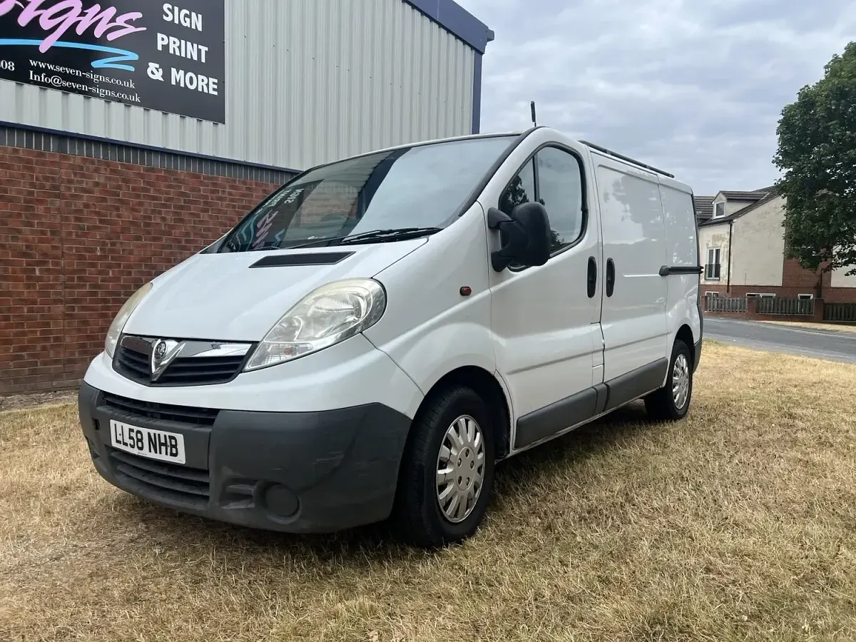 Used Vauxhall Vivaro 90 HP (66 kW) 2009 White MPV