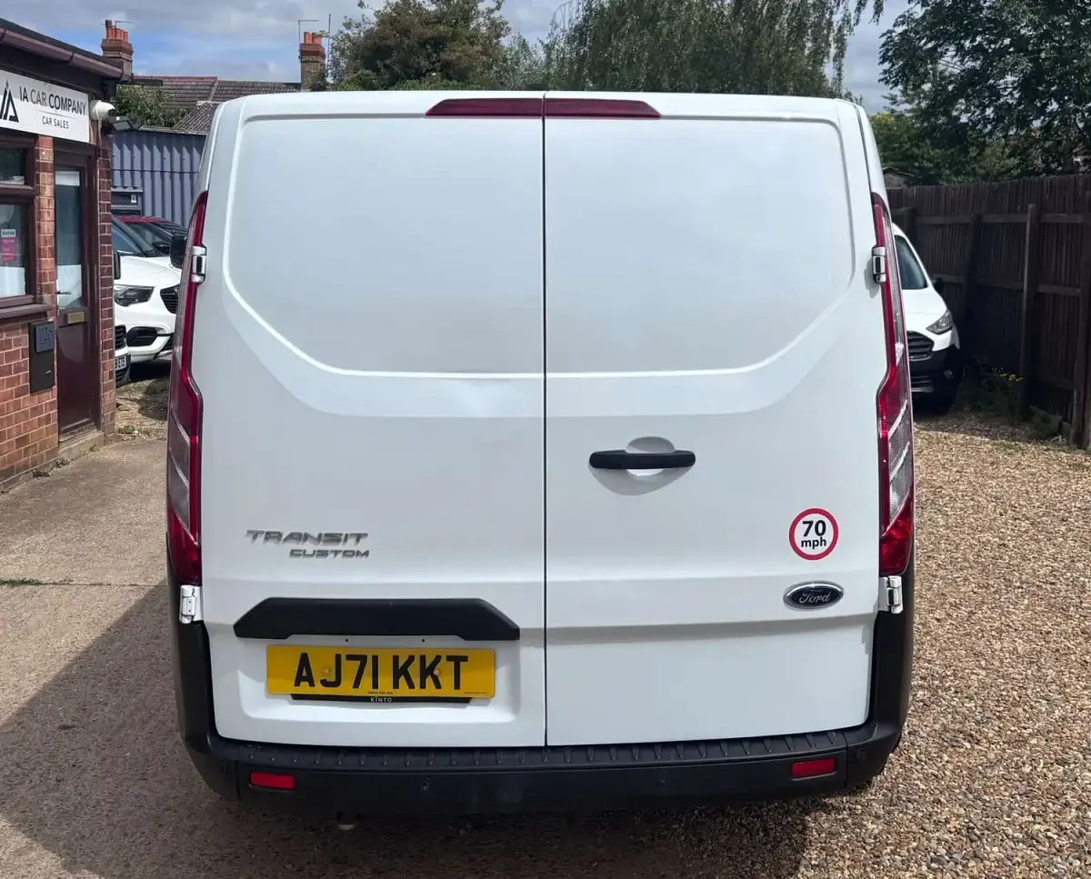 Used Ford Transit Custom 105 HP (77 kW) 2022 White Van