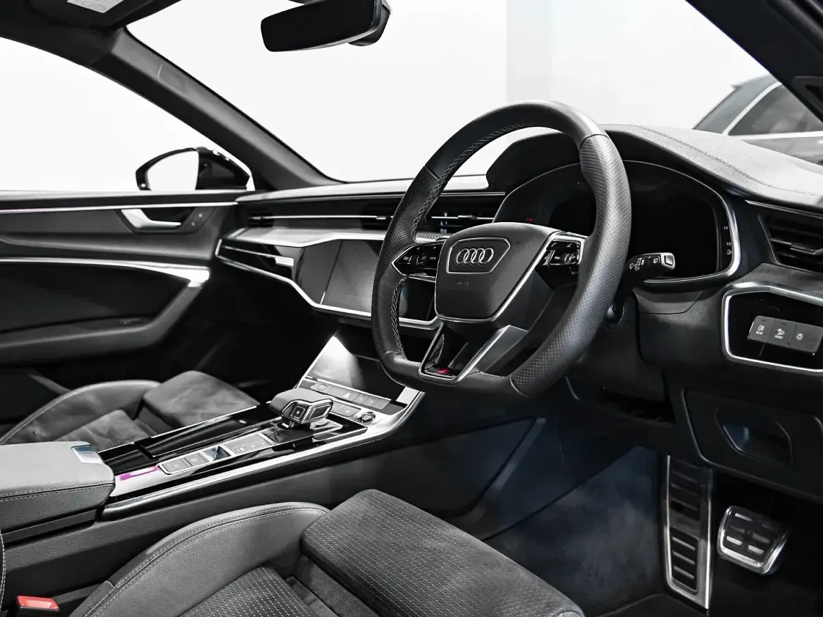 Used Audi A6 Black Edition 204 HP (150 kW) 2023 Blue Estate