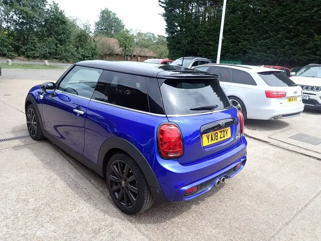 Used Mini Cooper S Hatch 192 HP (141 kW) 2018 Blue Hatchback