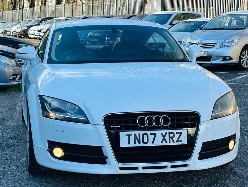 Begagnad Audi TT Performance 250 HK (183 kW) 2007 Vit Sportkupé
