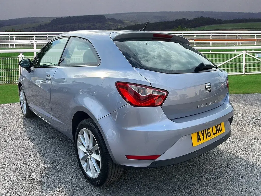 Usado Seat Ibiza 2016 Plateado Utilitario