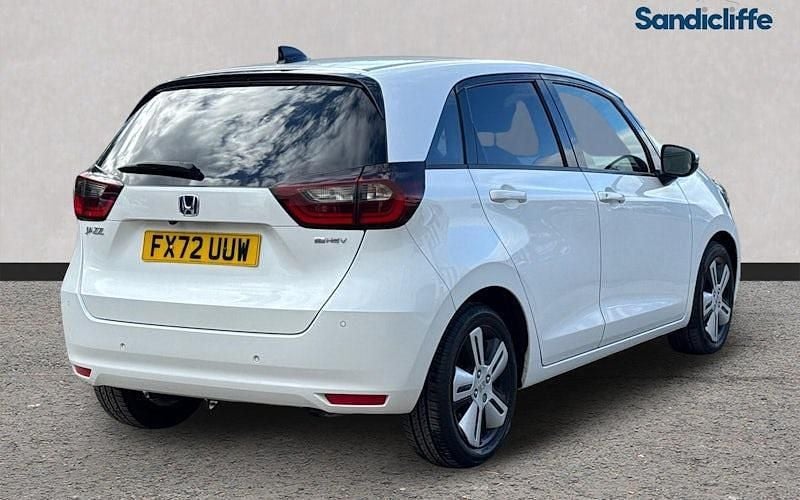Used Honda Jazz Hybrid 109 HP (80 kW) 2022 White Hatchback