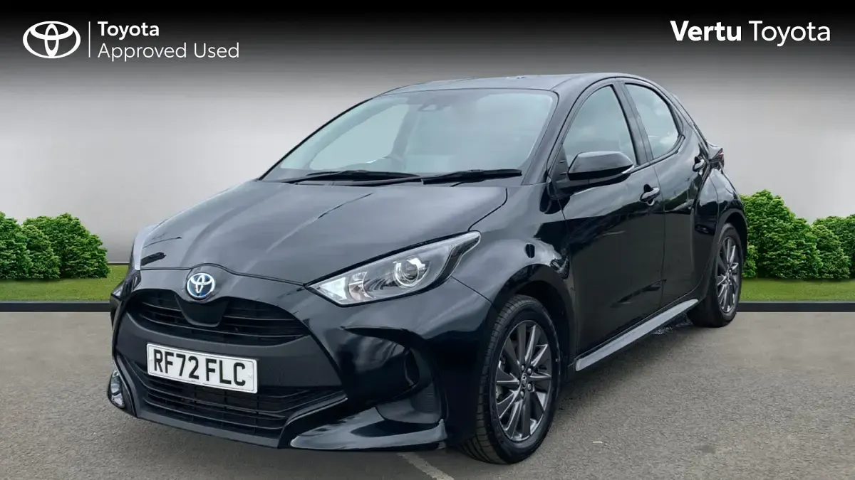 Used Toyota Yaris 116 HP (85 kW) 2023 Eclipse black (metallic paint) Hatchback