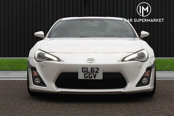 White Used 2013 Toyota GT86 GT Coupe | £10,985 (Fair price) - Image 1/1