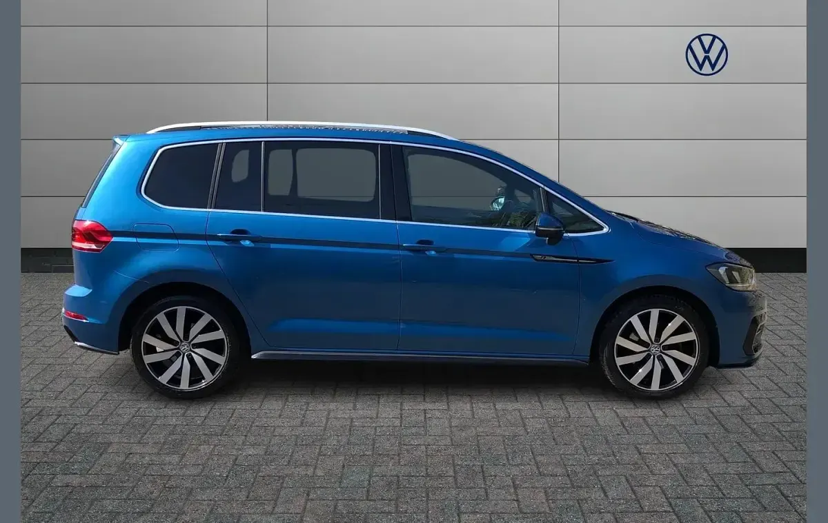 Used VW Touran R-line 150 HP (110 kW) 2020 Blue MPV