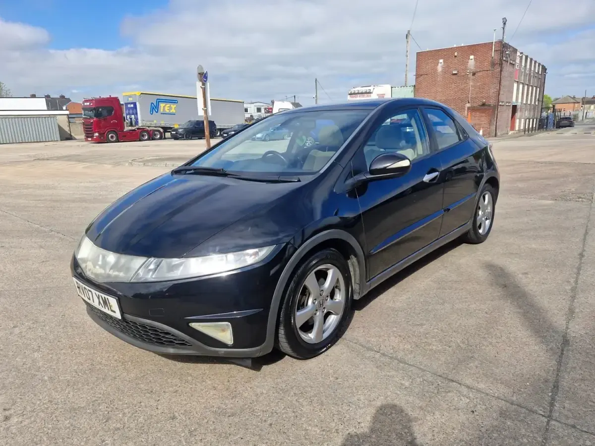 Używany Honda Civic ES 2007 Czarny Hatchback