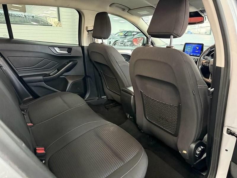 Used Ford Focus Titanium 120 HP (88 kW) 2019 Silver Estate