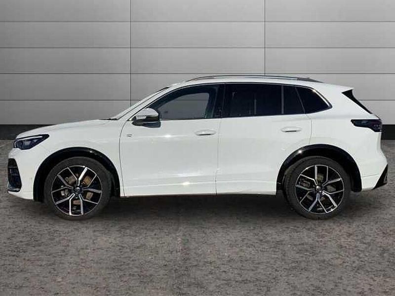 Used VW Tiguan R-line 150 HP (110 kW) 2024 White SUV
