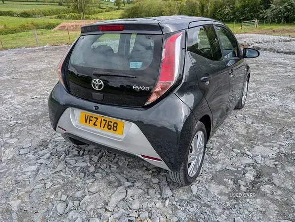 Used Toyota Aygo x-press 68 HP (50 kW) 2014 Grey Hatchback