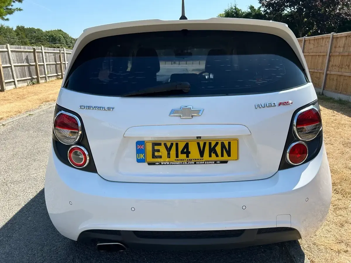 Used Chevrolet Aveo 2014 White Hatchback