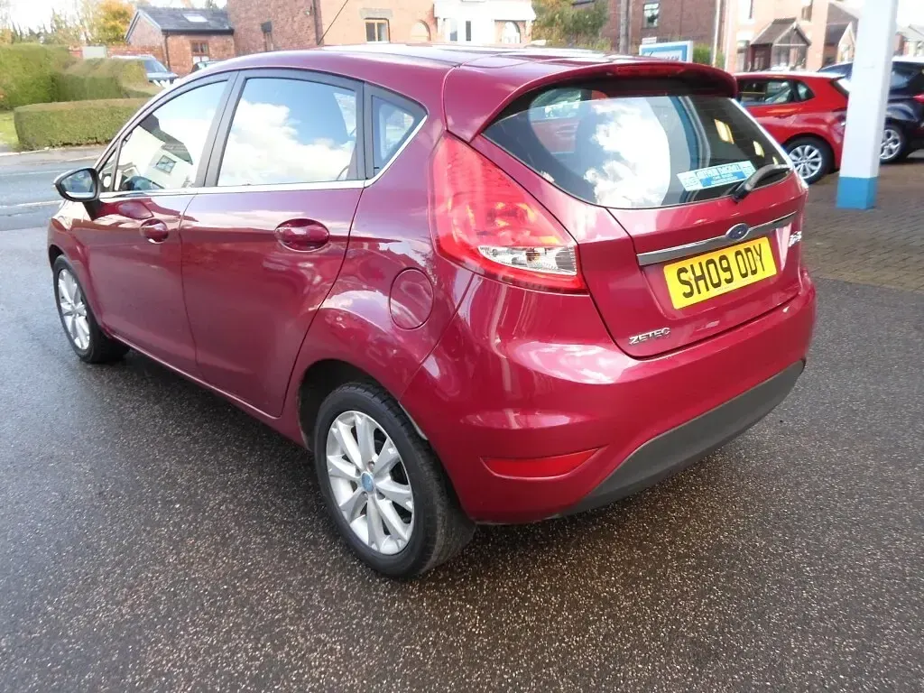 Used Ford Fiesta Zetec 81 HP (59 kW) 2009 Red Hatchback