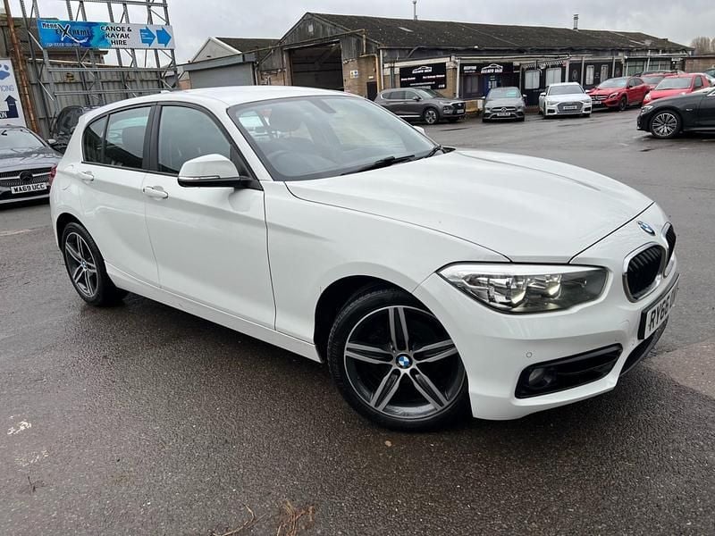 Begagnad BMW 118 Sport Line 2016 Vit Halvkombi