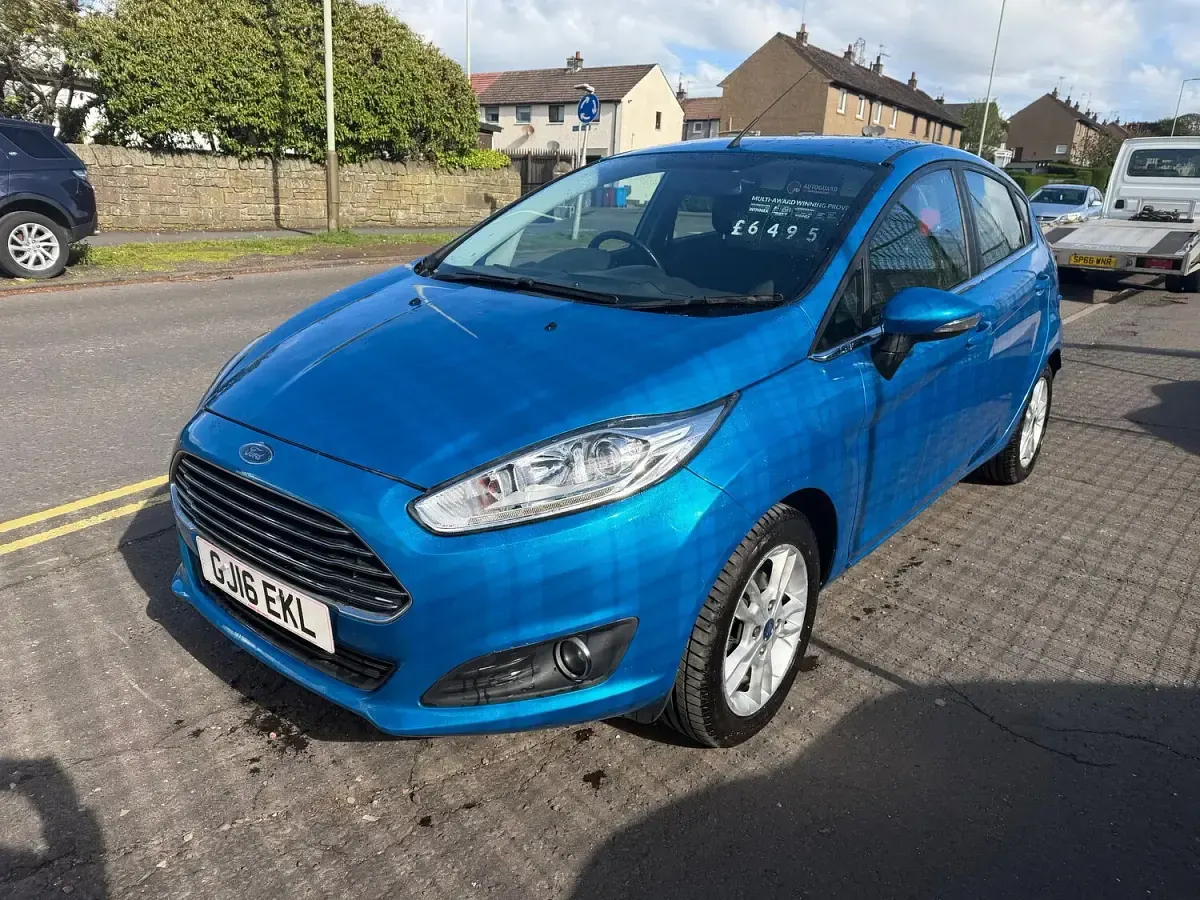 Used Ford Fiesta Zetec 82 HP (60 kW) 2016 Blue Hatchback