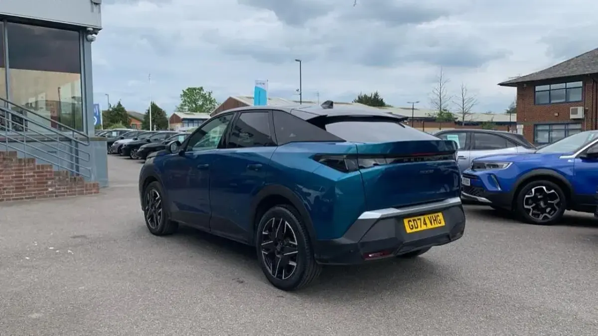 Usado Peugeot 3008 GT 134 CV (98 kW) 2025 Azul SUV