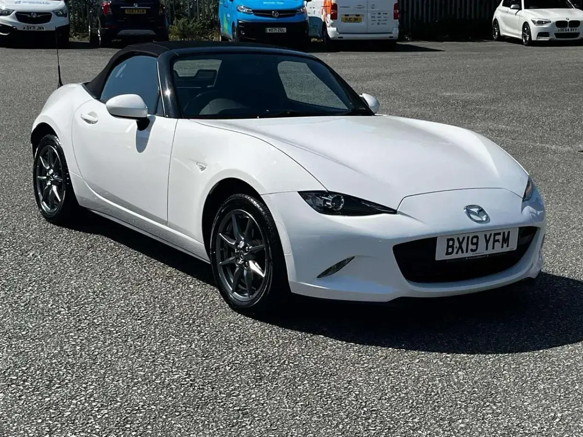 Used Mazda MX5 130 HP (95 kW) 2019 White Cabriolet