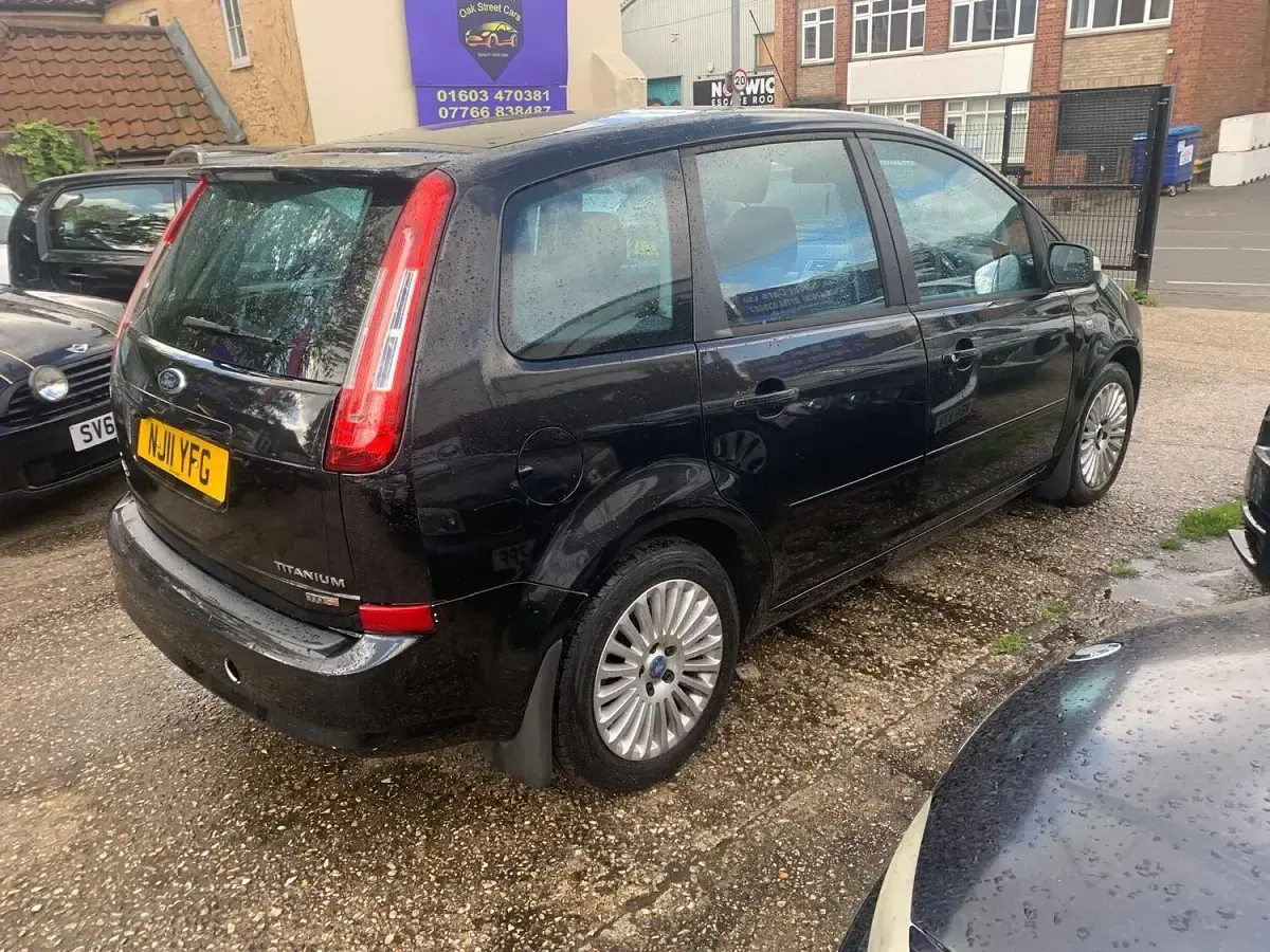 Käytetty Ford C-MAX Titanium 2011 Musta Tila-auto