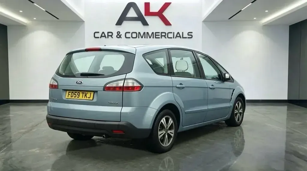 Used Ford S-MAX Zetec 138 HP (101 kW) 2010 Blue MPV