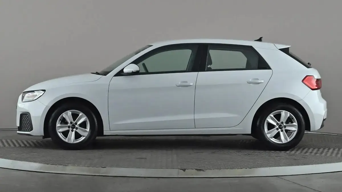 Käytetty Audi A1 Premium 110 HP (80 kW) 2023 Valkoinen Katumaasturi