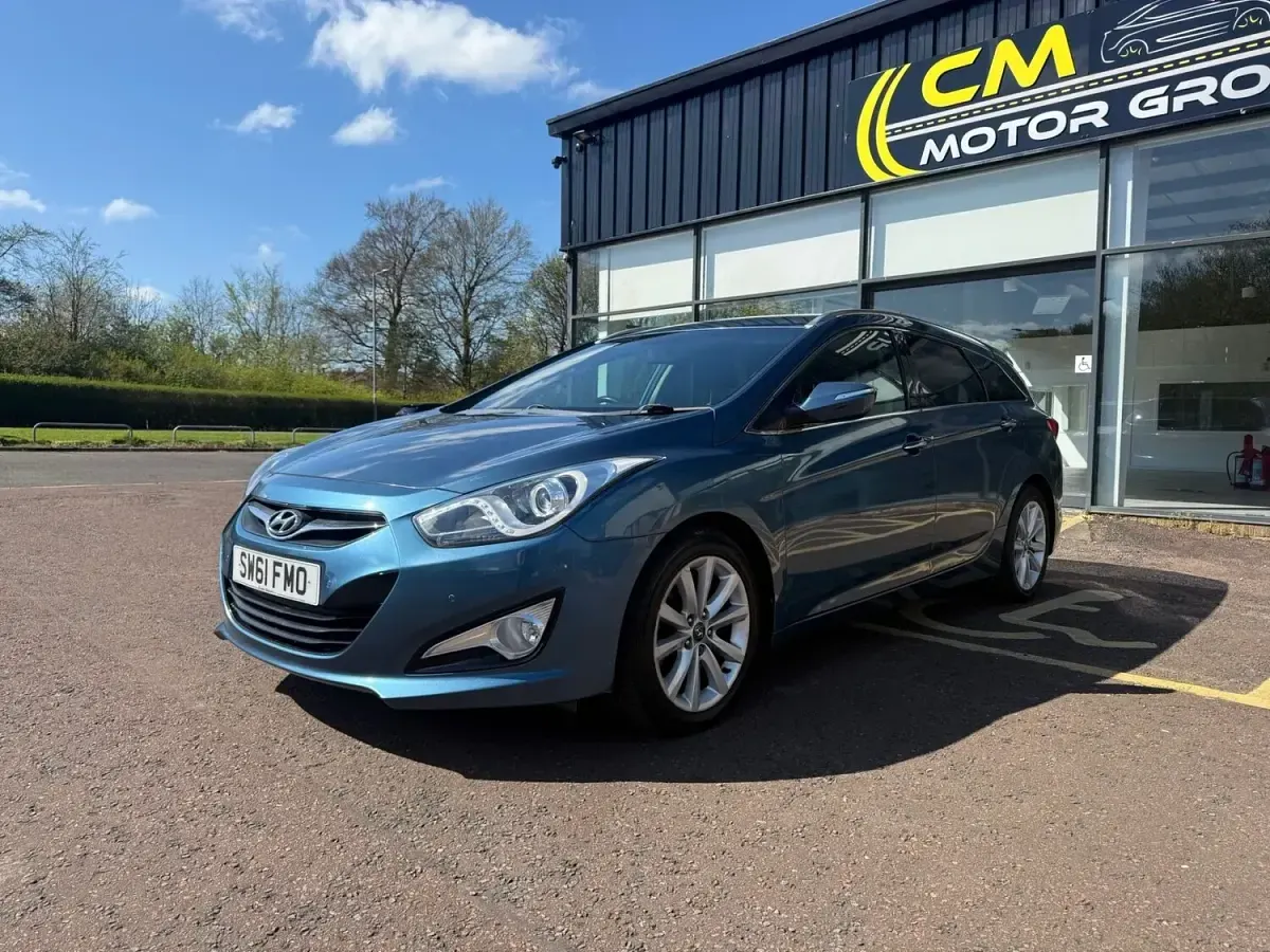 Used Hyundai i40 Style 136 HP (100 kW) 2012 Blue Estate