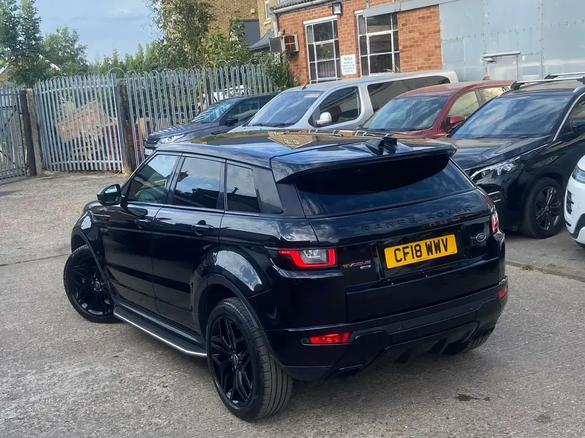 Used Land Rover Range Rover evoque HSE Dynamic 180 HP (132 kW) 2018 Black Estate