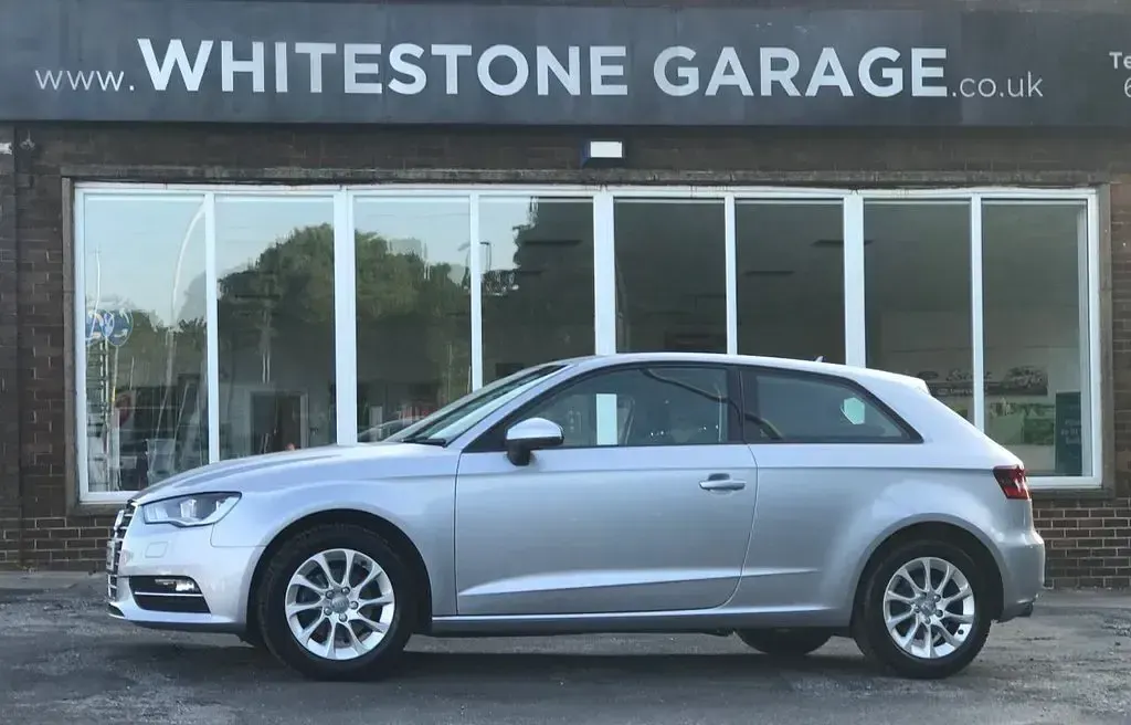 Used Audi A3 Business 150 HP (110 kW) 2015 Silver Hatchback
