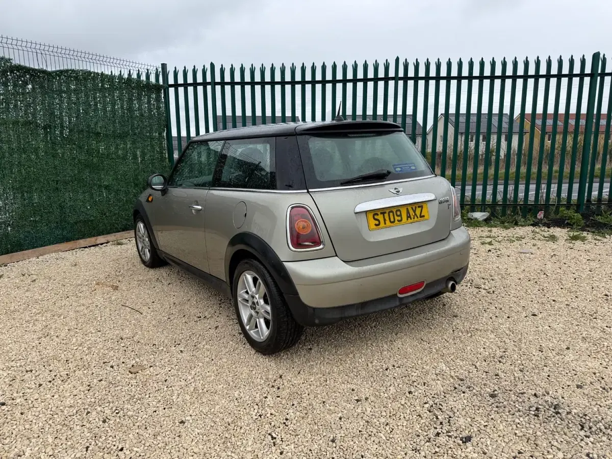 Begagnad Mini Cooper D Hatch 2009 Silver Halvkombi