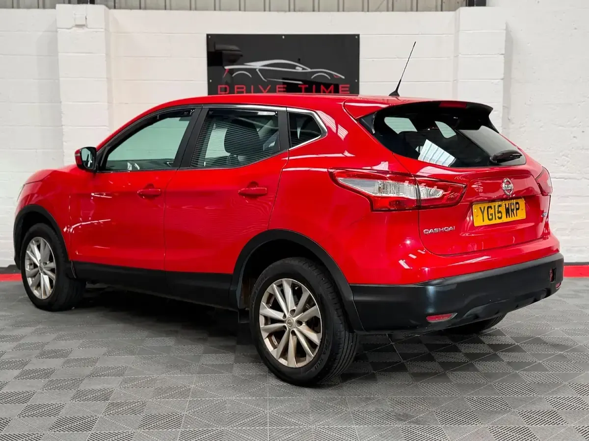 Used Nissan Qashqai Acenta 110 HP (80 kW) 2015 Red SUV