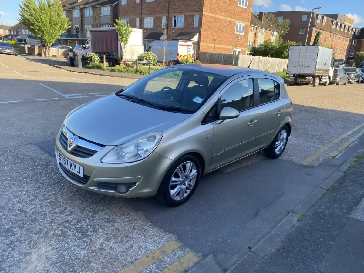 Używany Vauxhall Corsa Design Edition 2007 Złoty Hatchback