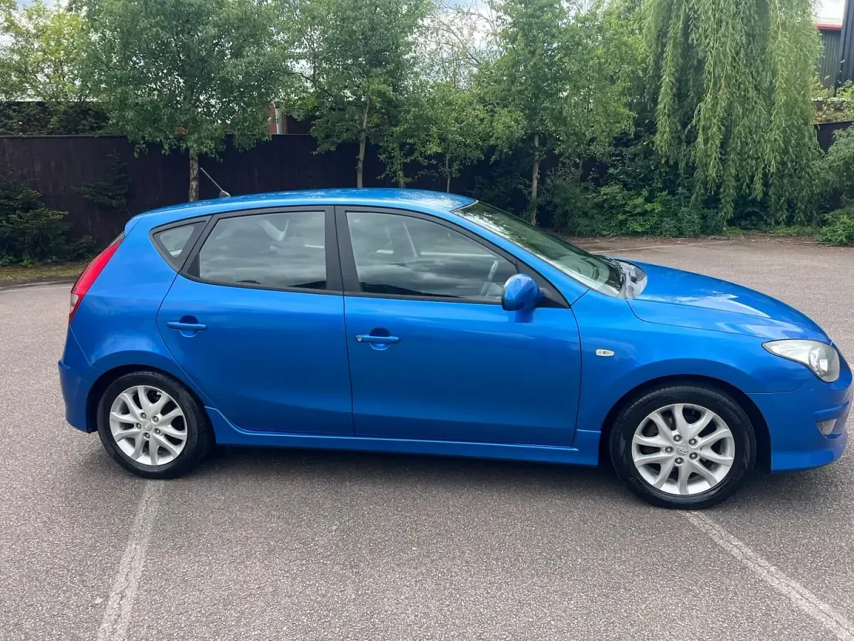 Used Hyundai i30 Comfort 108 HP (79 kW) 2010 Blue Hatchback