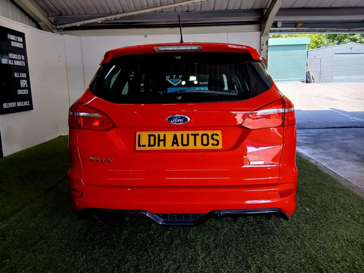 Used Ford Focus ST-Line 140 HP (102 kW) 2018 Red Estate
