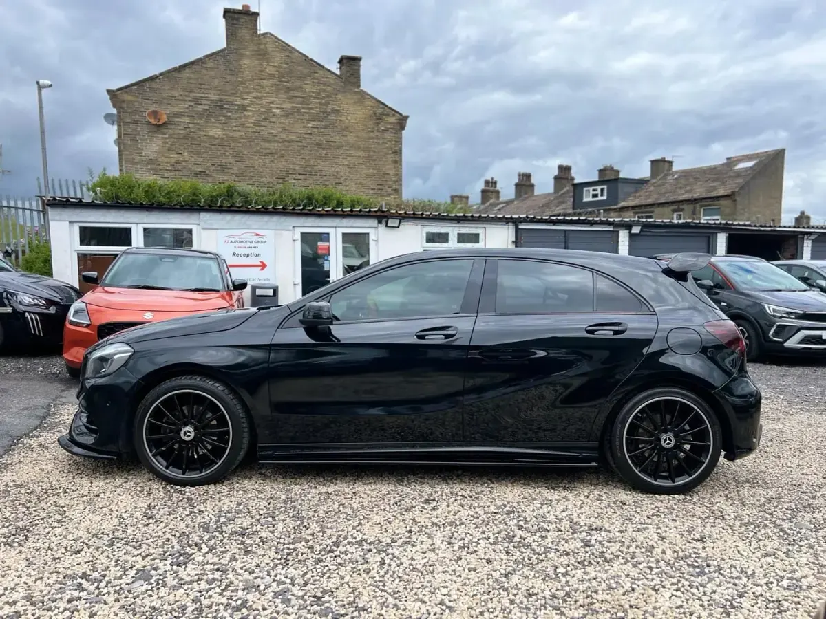 Begagnad Mercedes A200 AMG Line Premium 2017 Svart Halvkombi