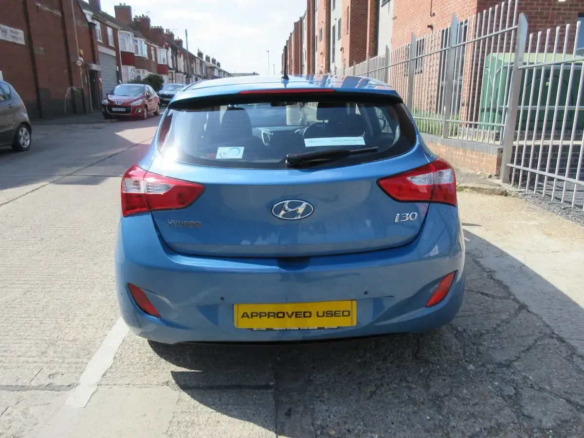 Second-hand Hyundai i30 Active 100 CP (73 kW) 2014 Albastru Hatchback