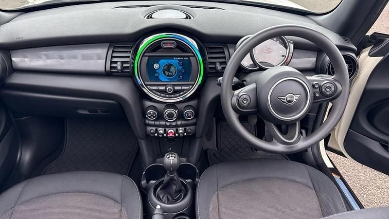 Usado Mini Cooper Classic 134 HP (98 kW) 2019 Branco Citadino