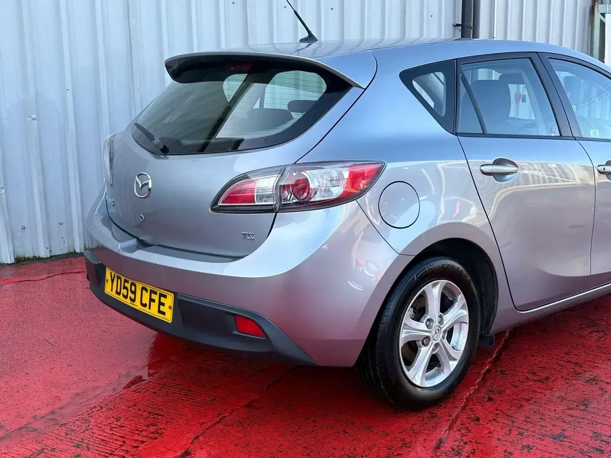 Used Mazda 3 105 HP (77 kW) 2009 Silver Hatchback